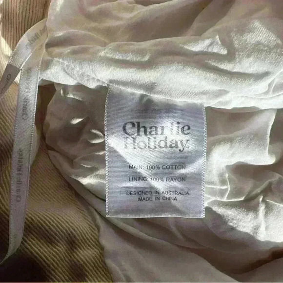 Charlie Holiday Women White Cream Shorts 6 With Matching Belt - Picture 3 of 4